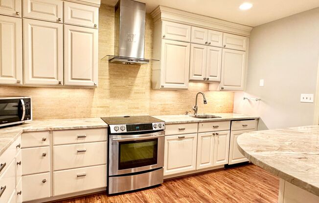 Sutton Place - 3 beds 2.5 baths!  Parking!  Pets Welcome!