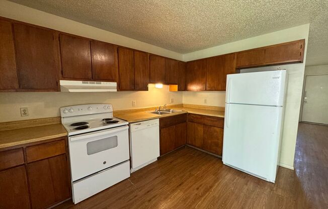 2 beds, 1 bath, 840 sqft, $695