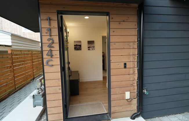 Bright Ballard Townhome – 2BR/2BA, 1,270 sf, Rooftop Deck + Parking