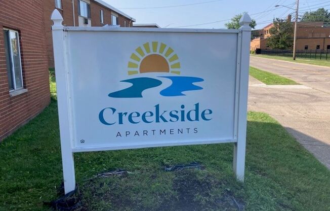 3 beds, 1 bath, 772 sqft, $1,095, Unit 65-201