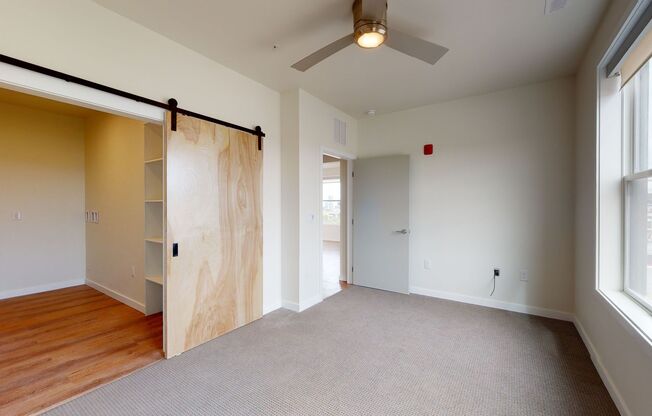 1 bed, 1 bath, 887 sqft, $1,900, Unit 501