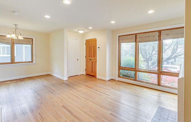 AVAILABLE 7/15 Classic 4 bedroom + 2 FB / 3 level - Cape Cod in Parkwood