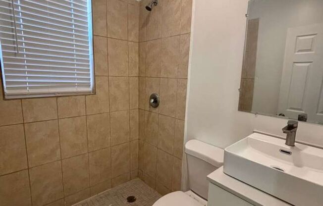 2 beds, 1 bath, 550 sqft, $1,550, Unit Unit 08