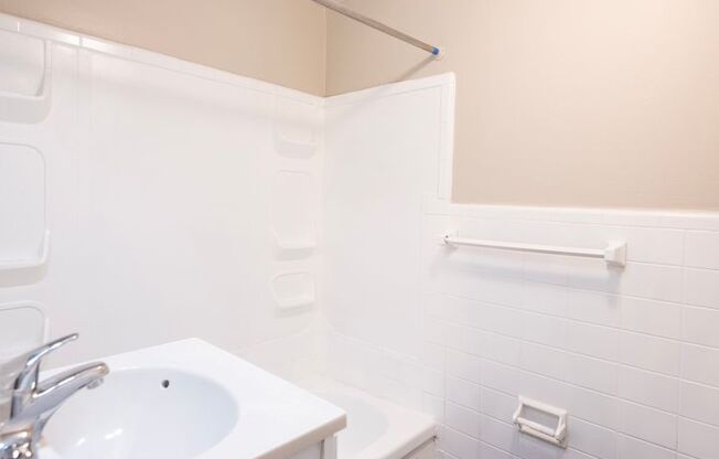 2 beds, 1 bath, 680 sqft, $1,375, Unit 113-010