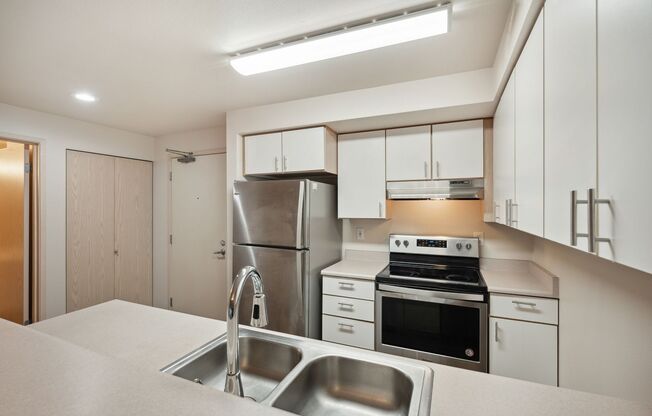 1 bed, 1 bath, 723 sqft, $1,895, Unit 411