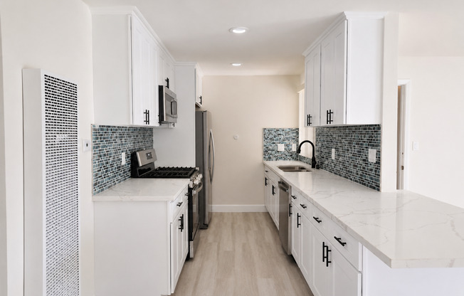 1 bed, 1 bath, 800 sqft, $2,395, Unit 6754-4J