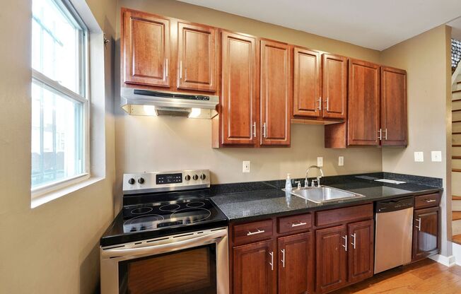 1/2 off 1 month’s rent for a lease start by 9/1! Bedroom 1 Bathroom Townhouse // H-Street Corridor // Private Parking Included!