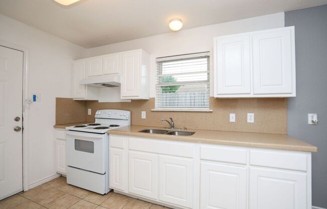 Charming one-story, detached single-family home in Houston offering 3 bedrooms and 1 bath.