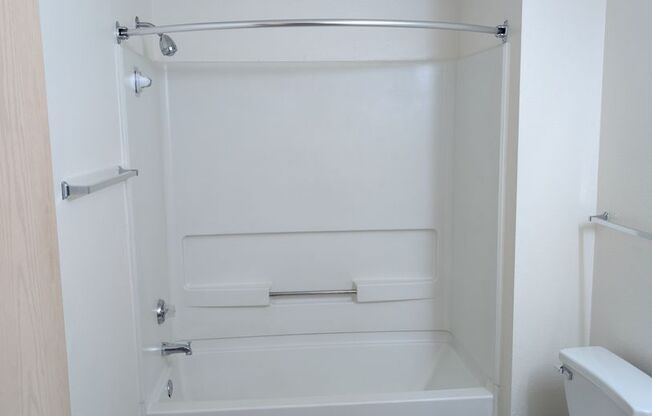 2 beds, 1 bath, 800 sqft, $1,405, Unit 1897-76