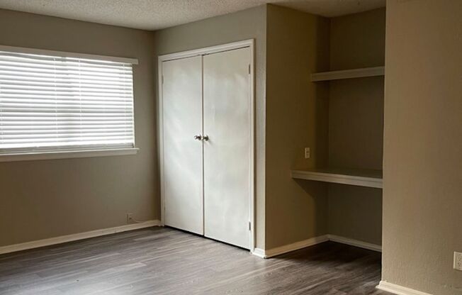 2 beds, 1.5 baths, 832 sqft, $869, Unit 135