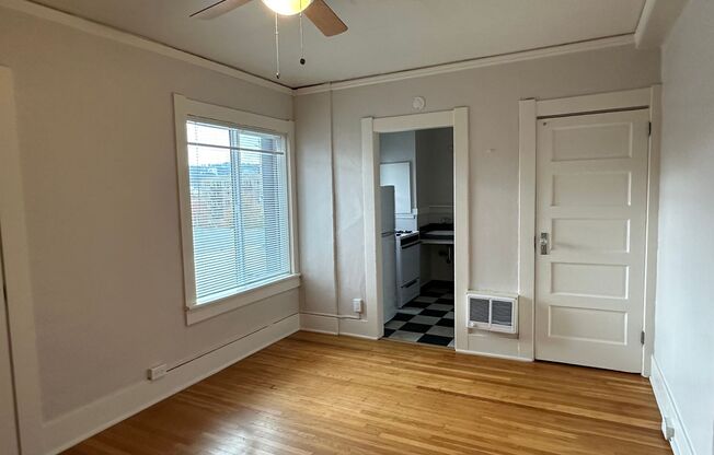 1 bed, 1 bath, 560 sqft, $1,265, Unit 21