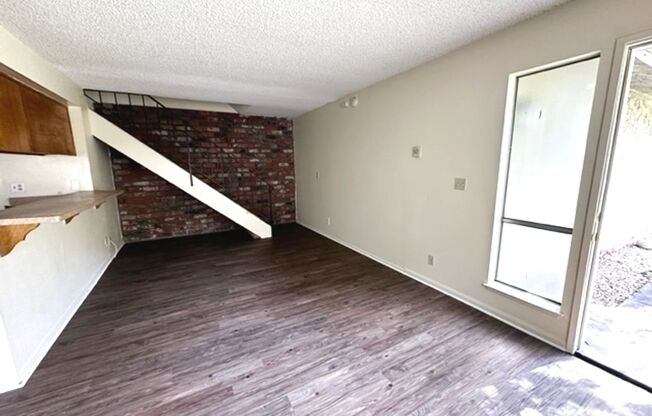 2 beds, 1 bath, $2,595