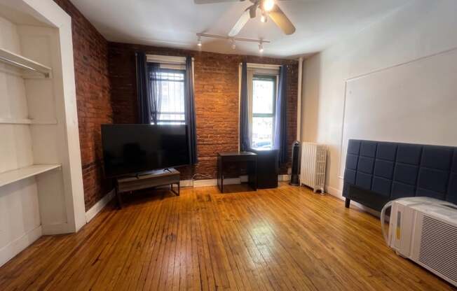 414 W 121 ST