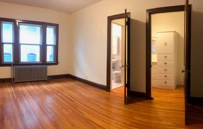 Studio, 1 bath, 420 sqft, $1,000, Unit 4412205