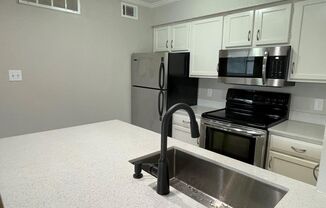 Stunning 3rd-floor corner unit condo in the desirable 78759 area!