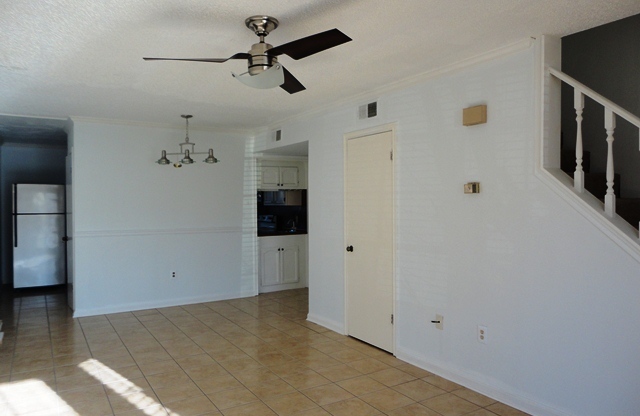 Mid-city townhome with fenced patio!
