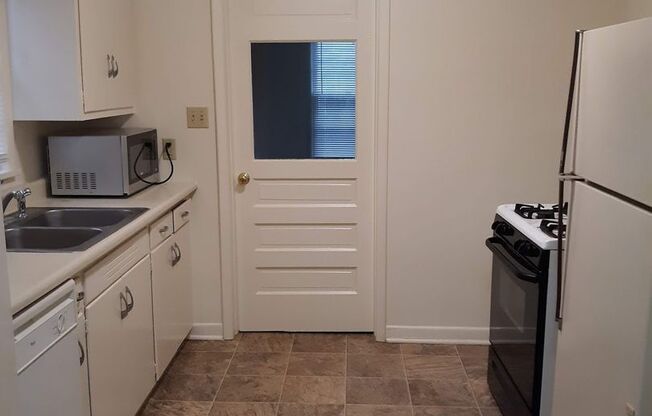 2 beds, 1 bath, $850