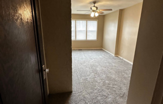 2 beds, 1 bath, $1,200, Unit NI13697 - 1