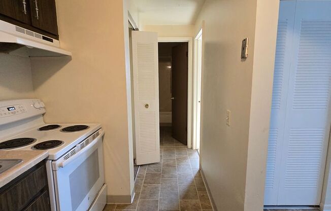 1 bed, 1 bath, 400 sqft, $975, Unit 081