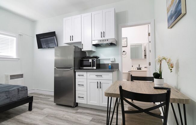 Studio, 1 bath, 176 sqft, $1,245, Unit 21