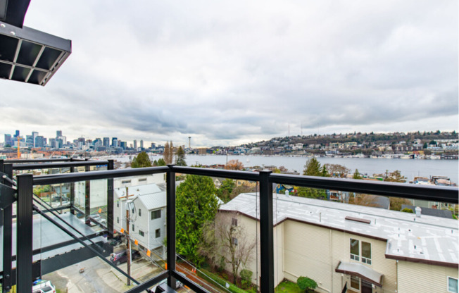 Welcome to Lakeview! - Live in Luxury & Style in the heart of Eastlake