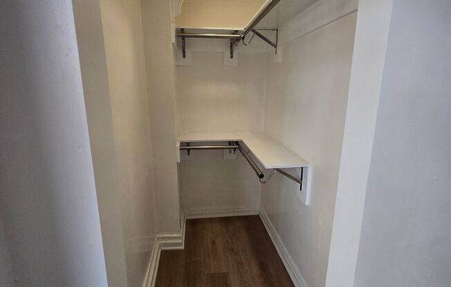 2 beds, 1 bath, $1,569, Unit 204