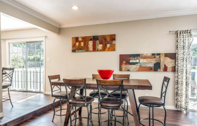 5 SUNSWEPT DR