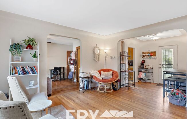 Cozy Ranch in Prime Location With A Large Private Back Yard