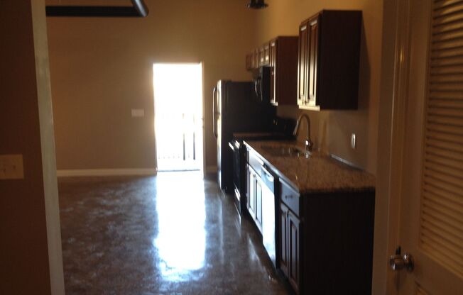 2 beds, 1 bath, 925 sqft, $1,095, Unit Apt. 6