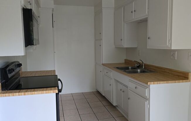 1 bed, 1 bath, 750 sqft, $2,000, Unit 24