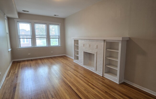 3749 W Sunnyside Ave