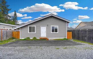 2bed/1 bath Home located near Downtown Puyallup (CURRENTLY OCCUPIED)