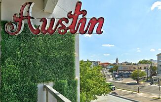 605 W 29th 1/2 St