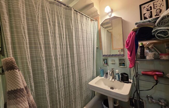 1 bed, 1 bath, $1,045, Unit 106