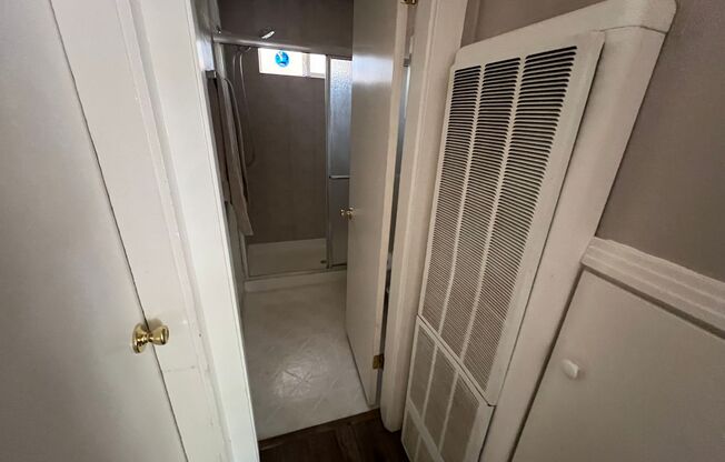 2 beds, 1 bath, $1,900