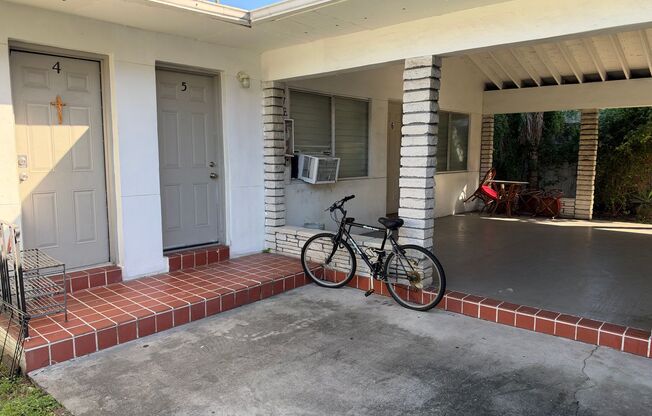 Studio - Centrally located- Walking distance to Brickell!