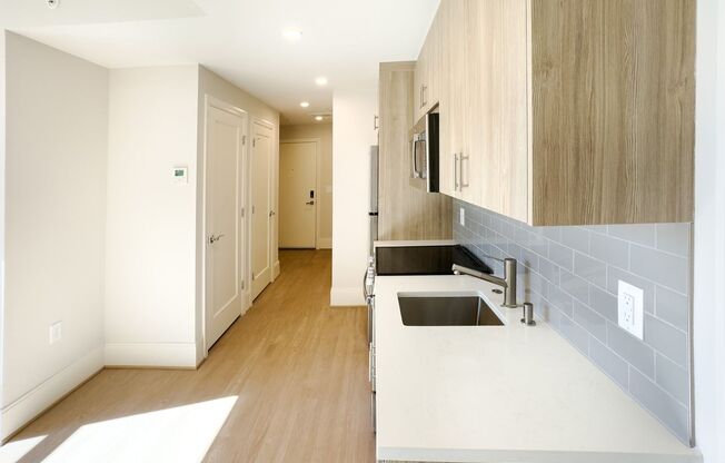 1 bed, 1 bath, $3,500, Unit 330