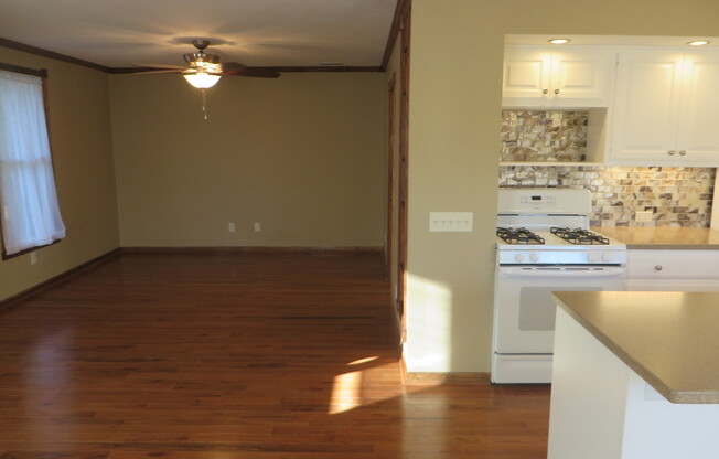 1 bed, 1 bath, 937 sqft, $1,345, Unit 919 West Berry