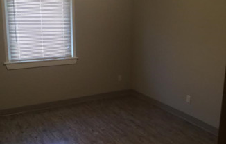 2 beds, 1 bath, 700 sqft, $575, Unit 7