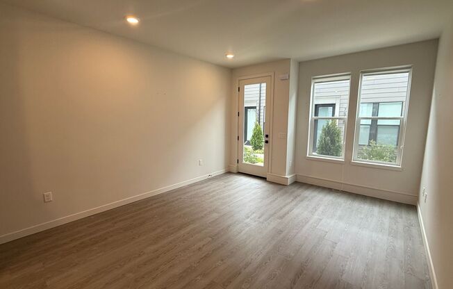 Modern 2-Bedroom Apartment in Gated St. Johns Community – Light-Filled, Pet-Friendly, and Move-In Ready