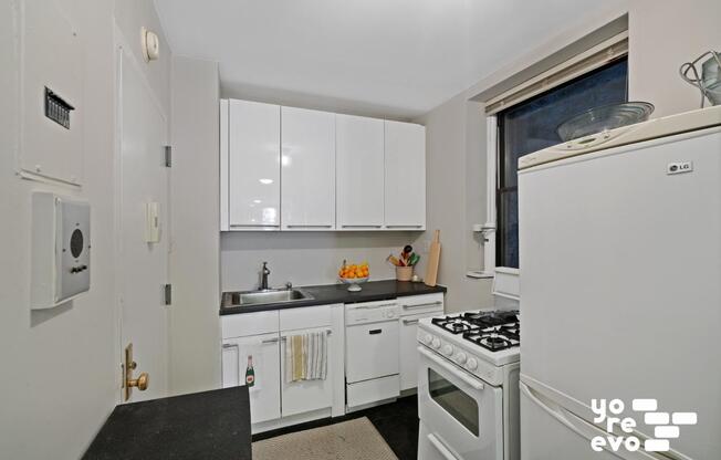 1 bed, 1 bath, $3,750, Unit 3B