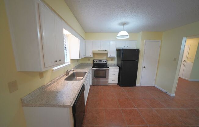 3 beds, 1 bath, $1,400