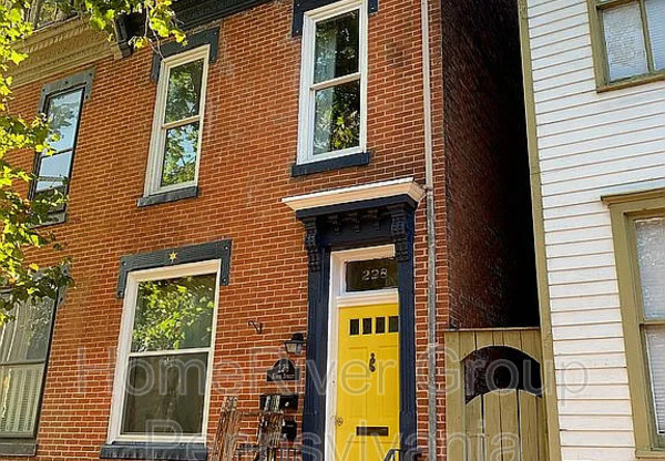 228 N ST