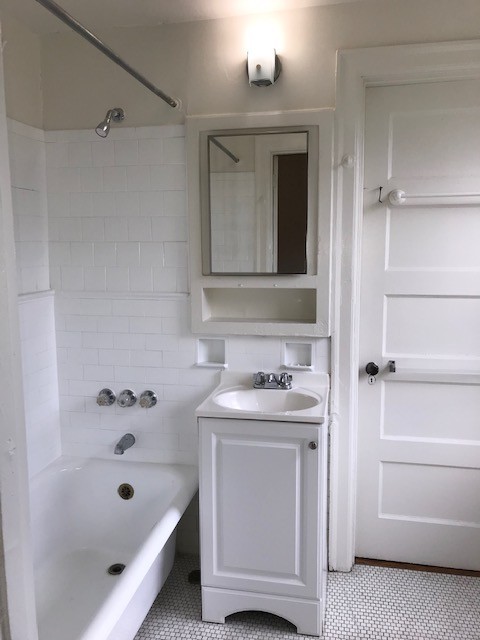 3 beds, 2 baths, 1,300 sqft, $2,300, Unit 315