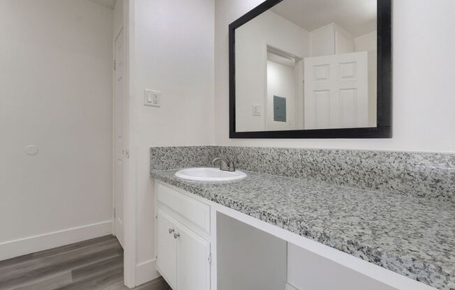 1 bed, 1 bath, 700 sqft, $1,395, Unit 24