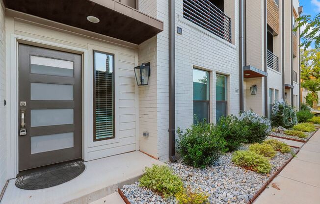 Stunning 3 Bedroom 3.5 Bathroom Townhome in Fort Worth!