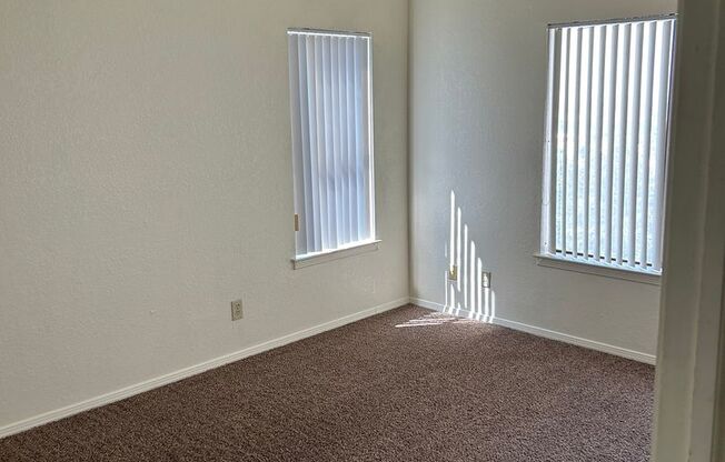 2 beds, 1 bath, 861 sqft, $970, Unit 20