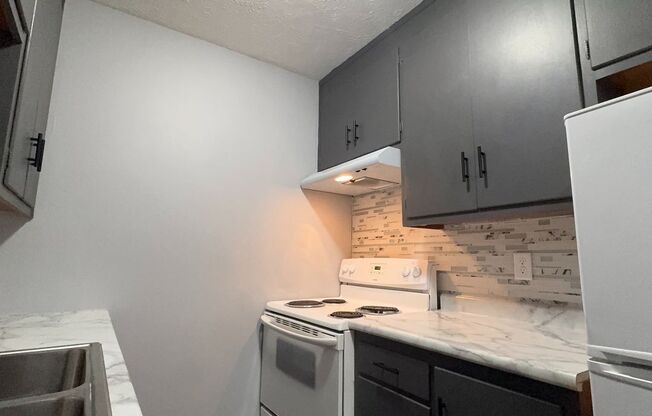 1 bed, 1 bath, $775, Unit 6