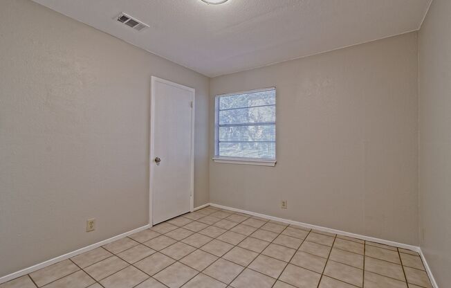 2 beds, 1 bath, $1,250