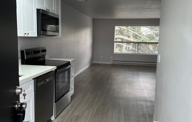 Highline Villas - Renovated 1-Bedroom Apartment | Steps from Downtown Burien
